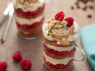 Voluptueux instant cheese-cake, à la crème chantilly café & framboises