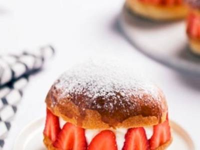 Tarte tropézienne express, thé de Parme & fraises