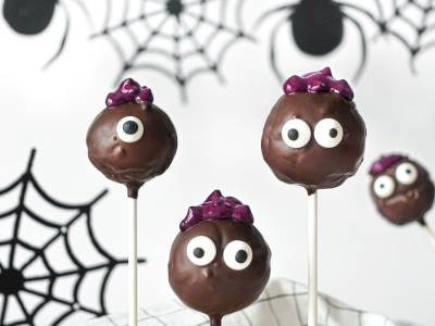 SPOOKY CAKE POPS