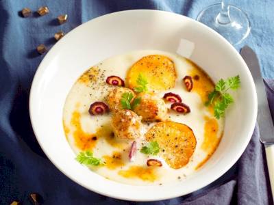 Velouté de légumes anciens au café et st-jacques flambées