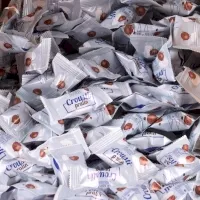 Crousti pralin : billes soufflées enrobées de chocolat 